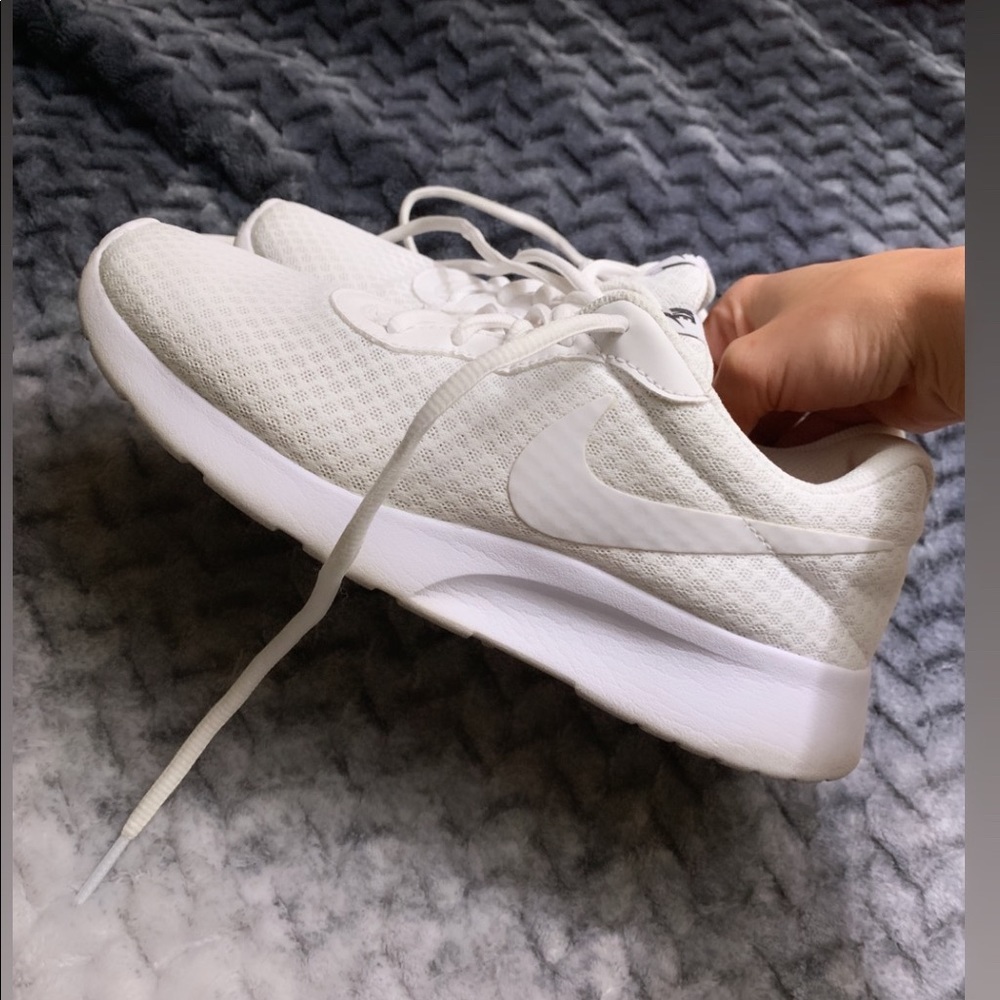 Nike tanjun white women sneakers size 7.5
